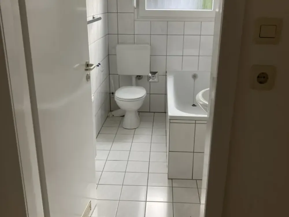Helle Erdgeschosswohnung mit großem Wohnzimmer und Einbauküche in Wiemelhausen