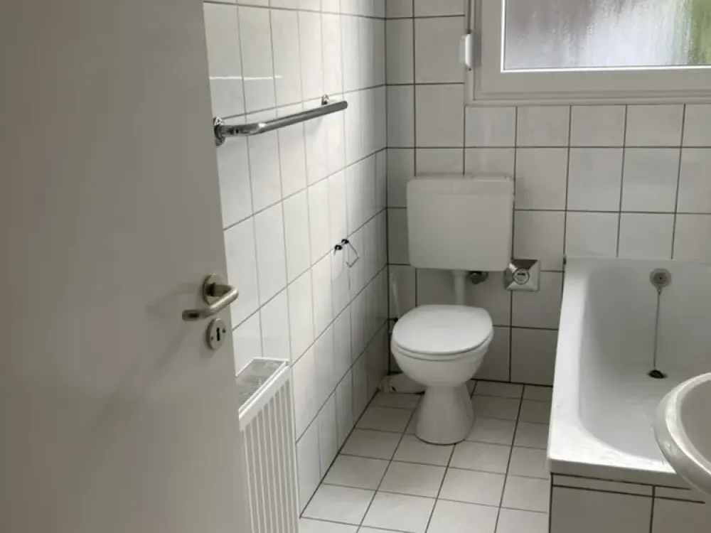 Helle Erdgeschosswohnung mit großem Wohnzimmer und Einbauküche in Wiemelhausen