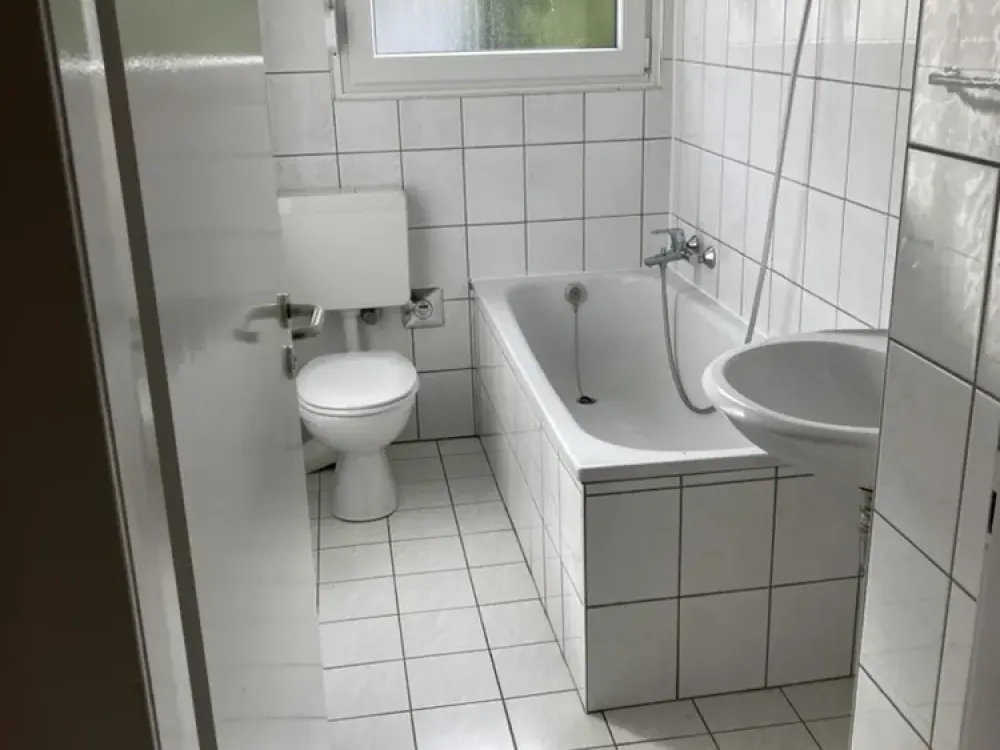 Helle Erdgeschosswohnung mit großem Wohnzimmer und Einbauküche in Wiemelhausen