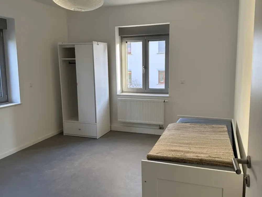 1 Möbliertes WG-Zimmer in 4-Zimmer-Wohnung zu vermieten