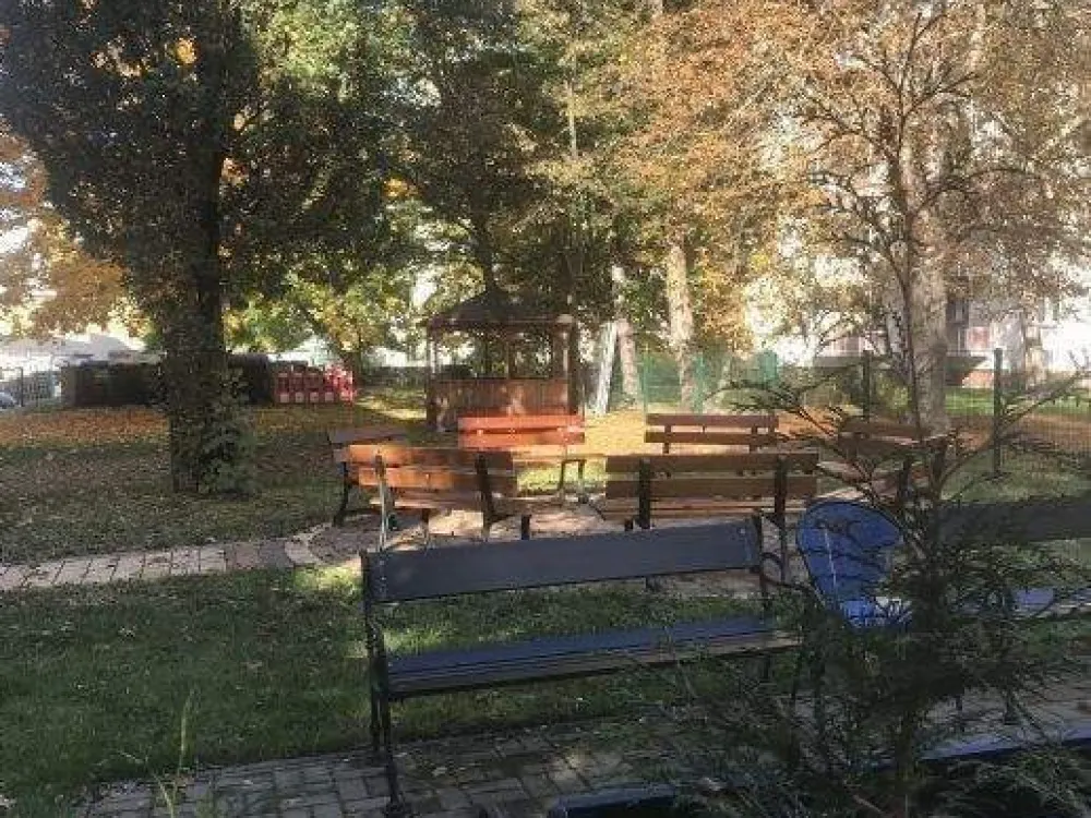 SENIORENGERECHTES BEHINDERTENGERECHTES BARRIEREARMES- WOHNEN 2-ZIMMER WOHNUNG AUFZUG STATT TREPPE ABGESCHLOSSENE ANLAGE BETREUUNG IM HAUS