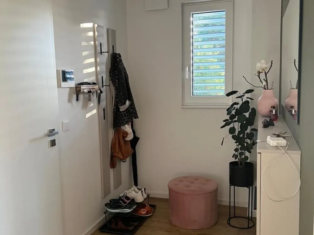 Exklusive 2,5 Zimmer Wohnung mit Aufzug, Niedrigenergiehaus mit PV Mieterstrom