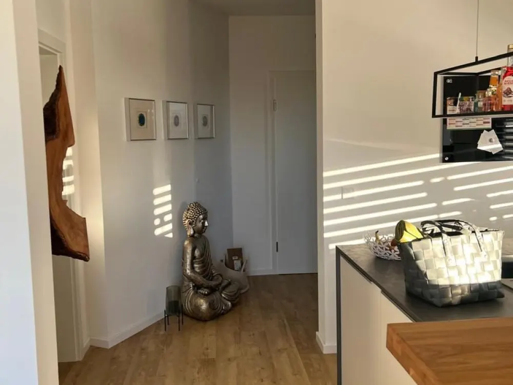Exklusive 2,5 Zimmer Wohnung mit Aufzug, Niedrigenergiehaus mit PV Mieterstrom