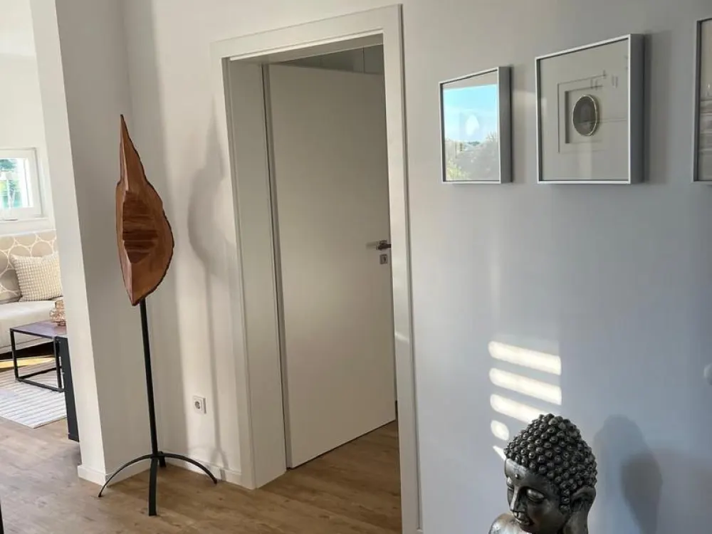 Exklusive 2,5 Zimmer Wohnung mit Aufzug, Niedrigenergiehaus mit PV Mieterstrom