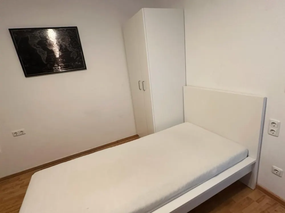 Ein gemütliches Einzimmerappartement mit Balkon