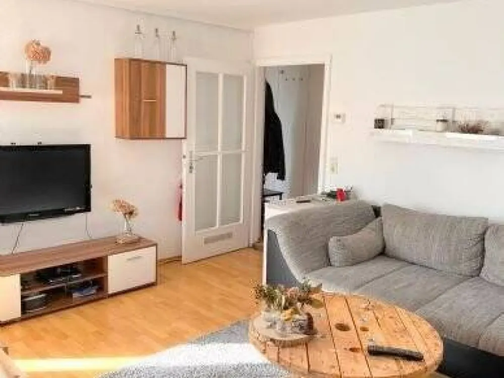 WG-geeignet: Helle 3-Zi.-Wohnung mit Balkon in Maxfeld/Gärten h.d.V.