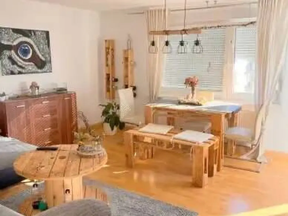 WG-geeignet: Helle 3-Zi.-Wohnung mit Balkon in Maxfeld/Gärten h.d.V.