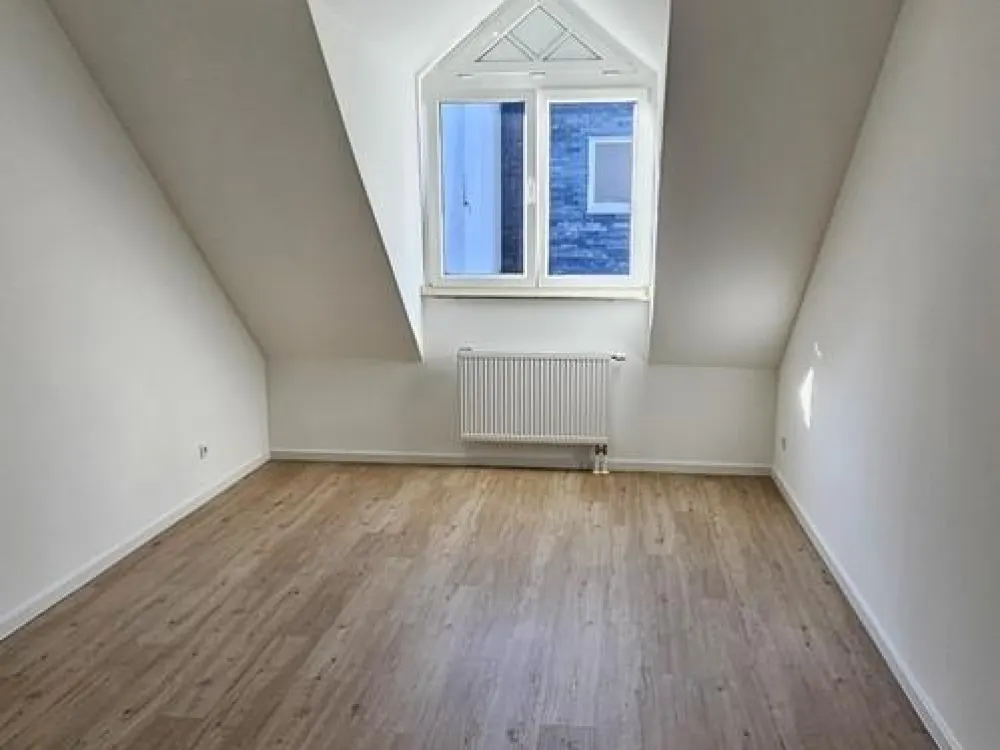 Modernes Wohnen in zentraler Lage, 4-Zimmer-Wohnung nach Sanierung