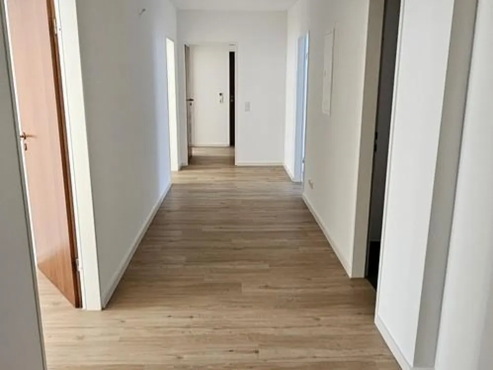 Modernes Wohnen in zentraler Lage, 4-Zimmer-Wohnung nach Sanierung