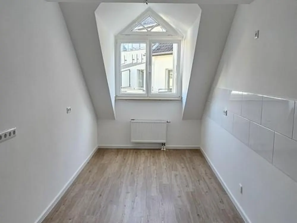 Modernes Wohnen in zentraler Lage, 4-Zimmer-Wohnung nach Sanierung
