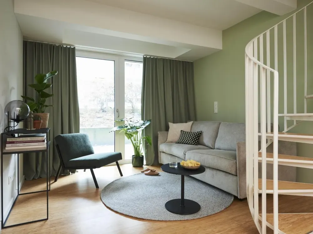 2-Zimmer Maisonette Apartment für 1250€ Warm - vollmöbliert mit Gym & Workspace