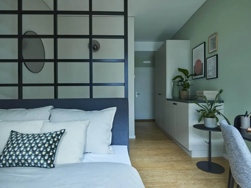 2-Zimmer Maisonette Apartment für 1250€ Warm - vollmöbliert mit Gym & Workspace