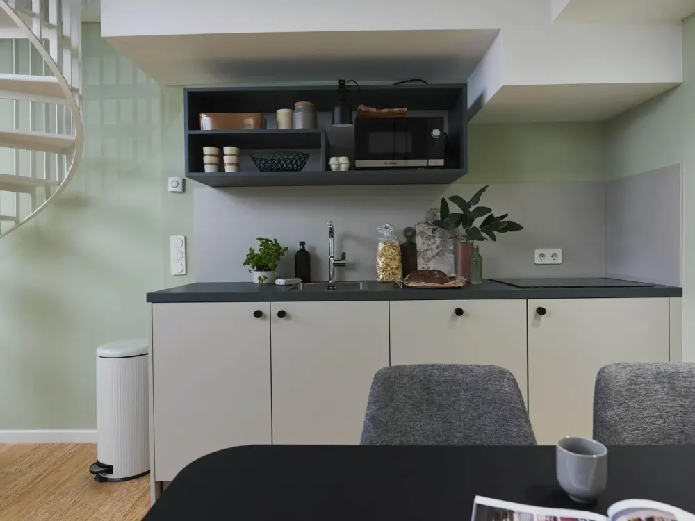 2-Zimmer Maisonette Apartment für 1250€ Warm - vollmöbliert mit Gym & Workspace