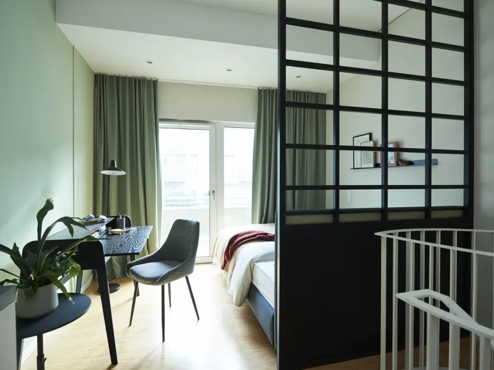 2-Zimmer Maisonette Apartment für 1250€ Warm - vollmöbliert mit Gym & Workspace