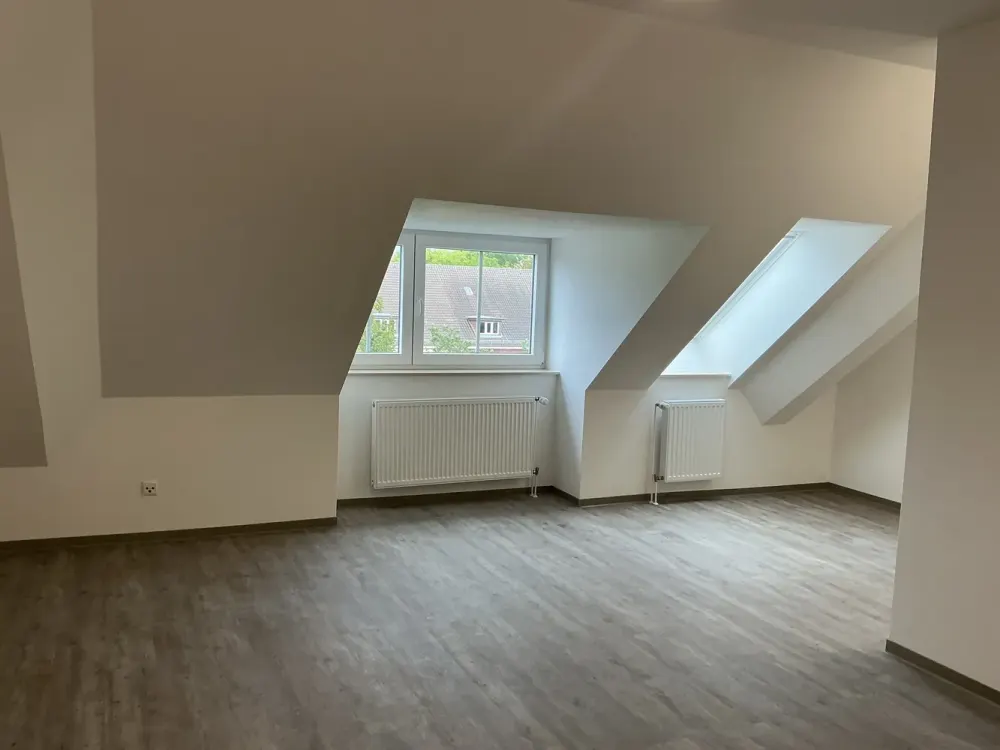 Charmante 2-Zimmer-Dachgeschosswohnung- frisch renoviert