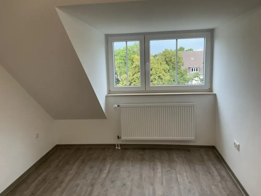 Charmante 2-Zimmer-Dachgeschosswohnung- frisch renoviert