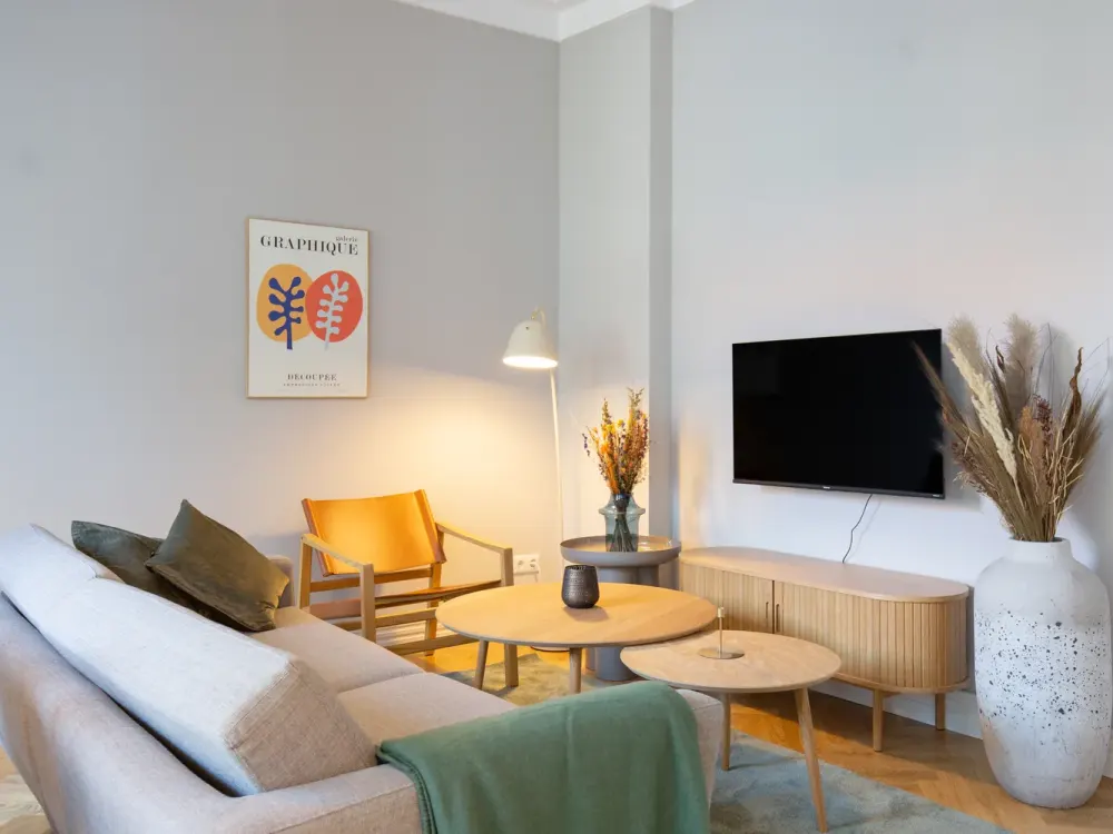 Exklusiv möbliertes 2-Zimmer City-Apartment an der Mediaspree