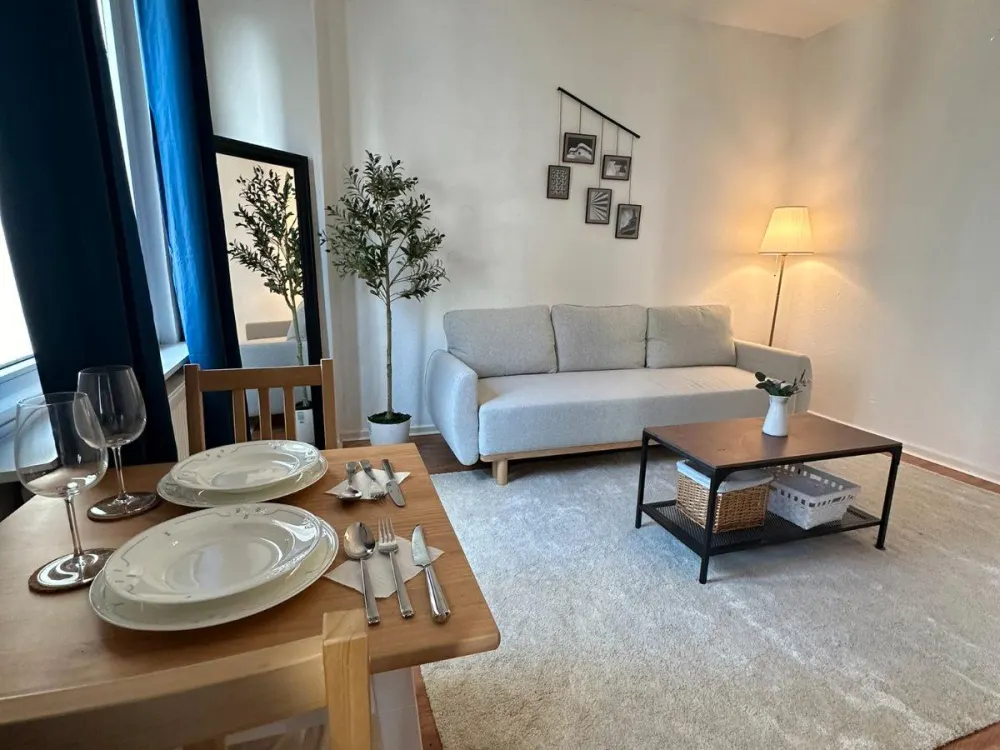 Modern möblierte 2-Zimmer-Wohnung im 1. OG, Oststadt, EBK