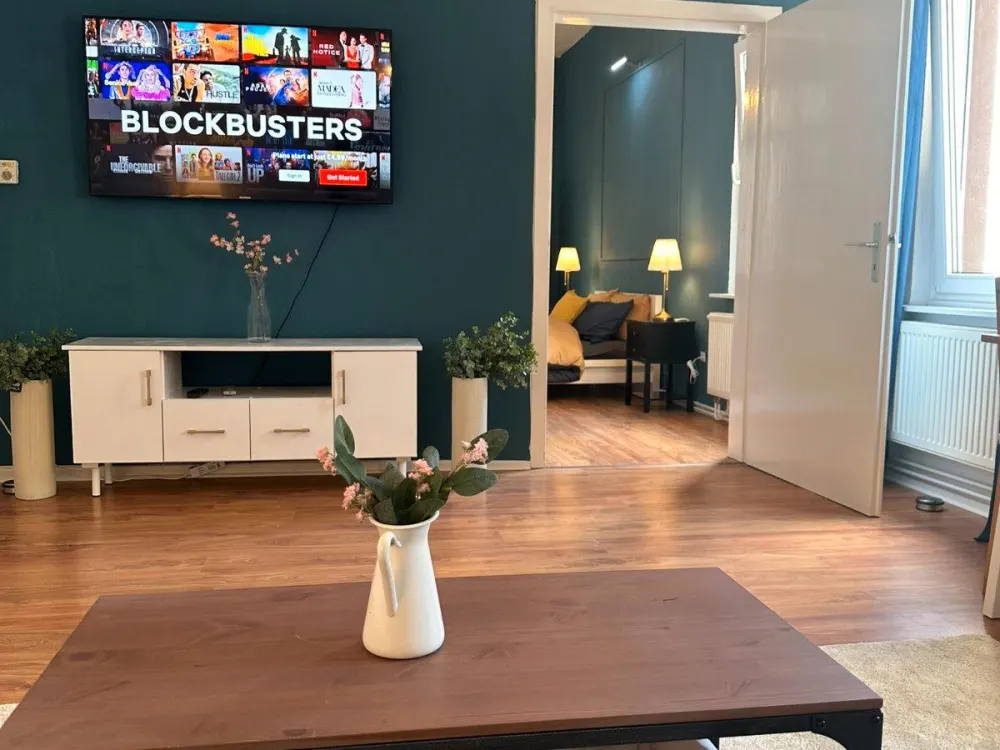 Modern möblierte 2-Zimmer-Wohnung im 1. OG, Oststadt, EBK