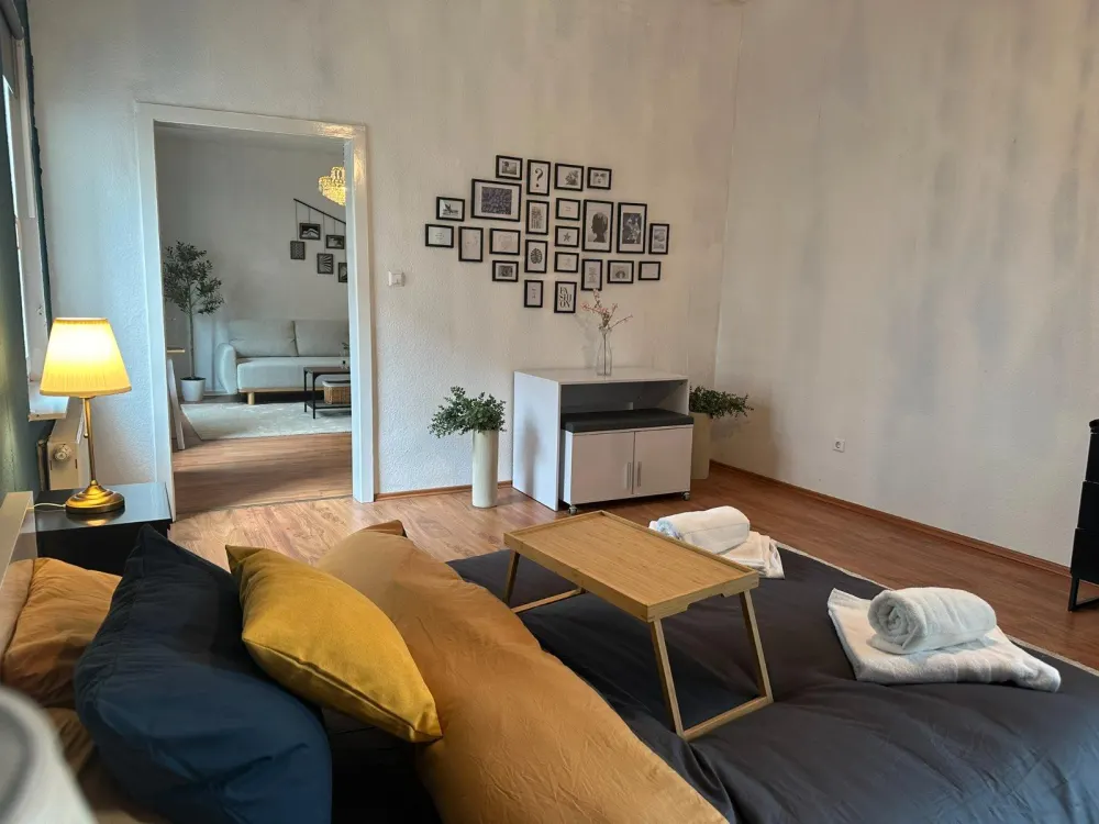 Modern möblierte 2-Zimmer-Wohnung im 1. OG, Oststadt, EBK