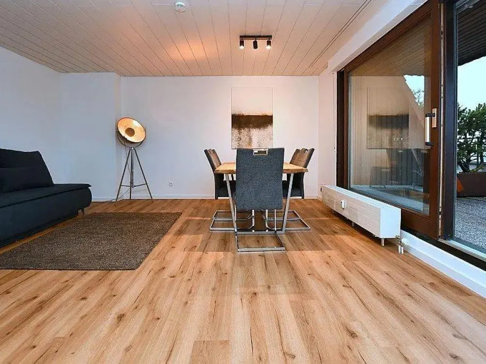 Modern möblierte Wohnung mit Dachterrasse in Sindelfingen