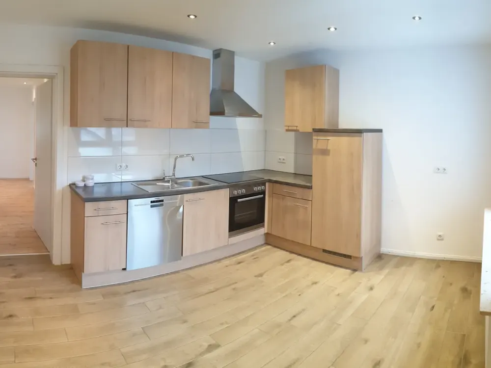 Sehr geräumige 3 Zimmer-Wohnung * EBK + Balkon * Büchelberg