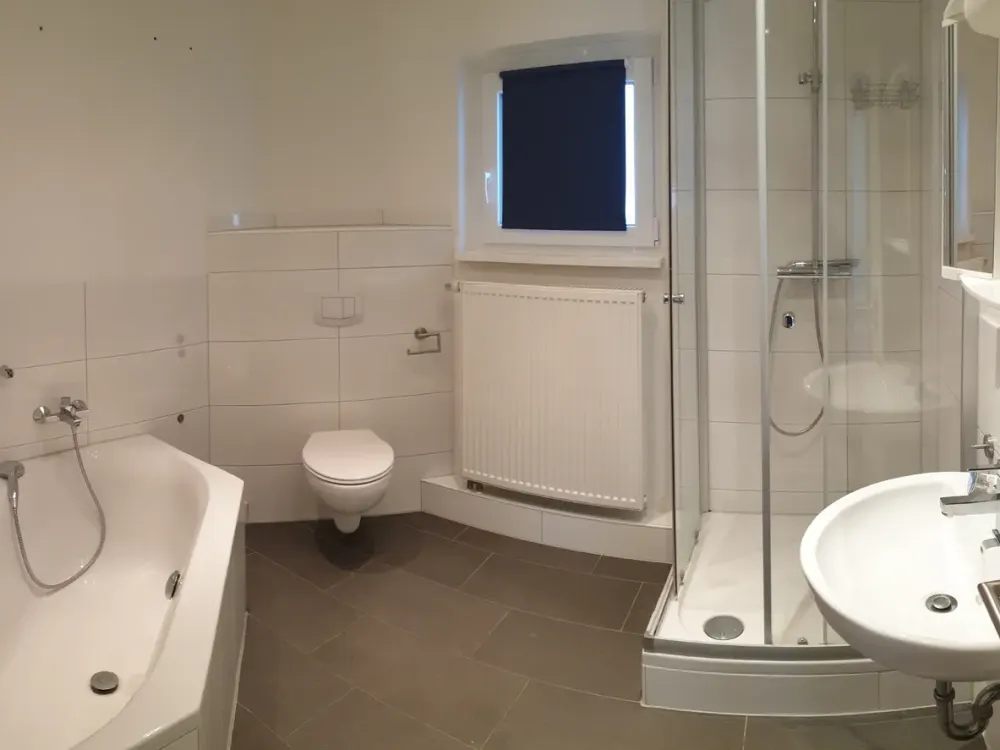 Sehr geräumige 3 Zimmer-Wohnung * EBK + Balkon * Büchelberg
