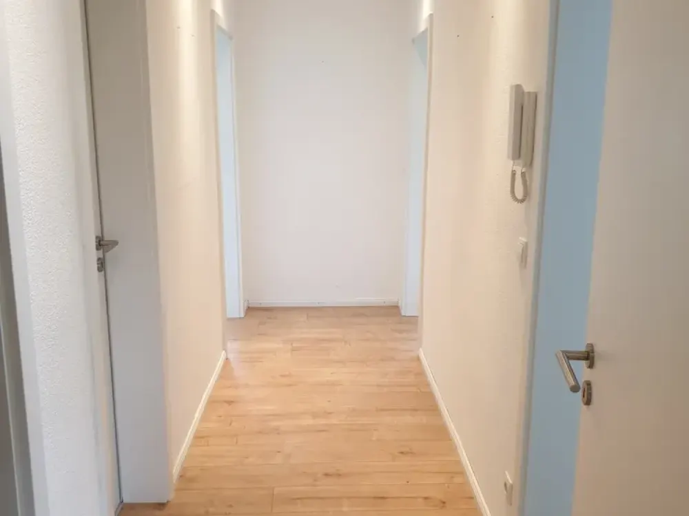Sehr geräumige 3 Zimmer-Wohnung * EBK + Balkon * Büchelberg