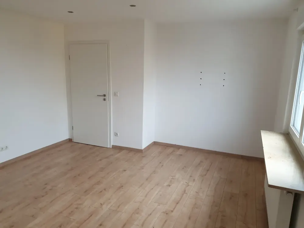 Sehr geräumige 3 Zimmer-Wohnung * EBK + Balkon * Büchelberg