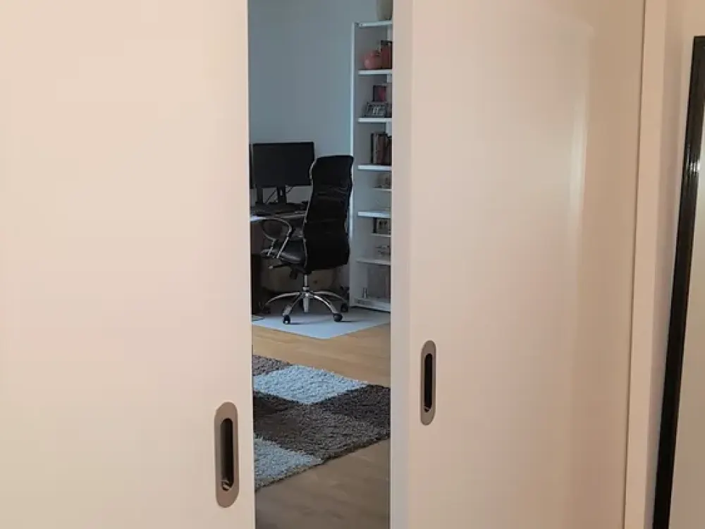 schöne 2 Zimmer Wohnung Dachgeschoß, Balkon, ruhige Lage nahe der Spree