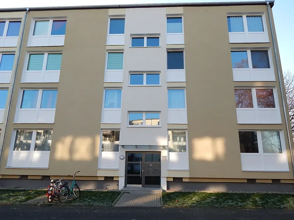 Available soon. Renovated 3.5 rooms with large balcony on the 2nd floor