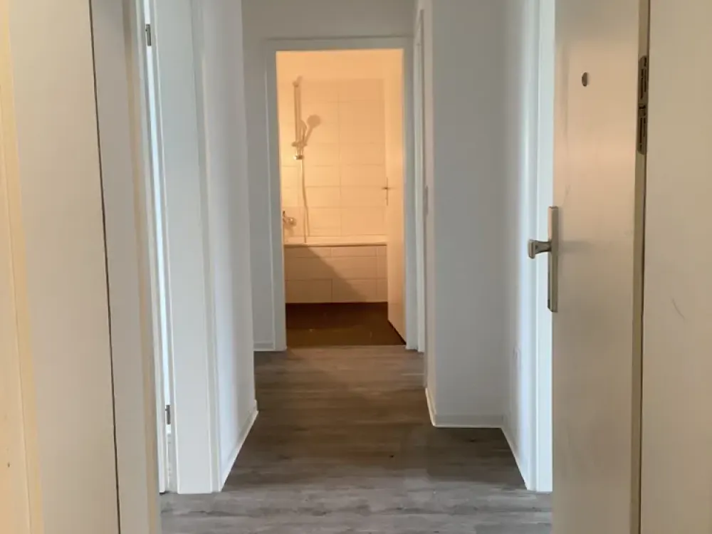 Available soon. Renovated 3.5 rooms with large balcony on the 2nd floor