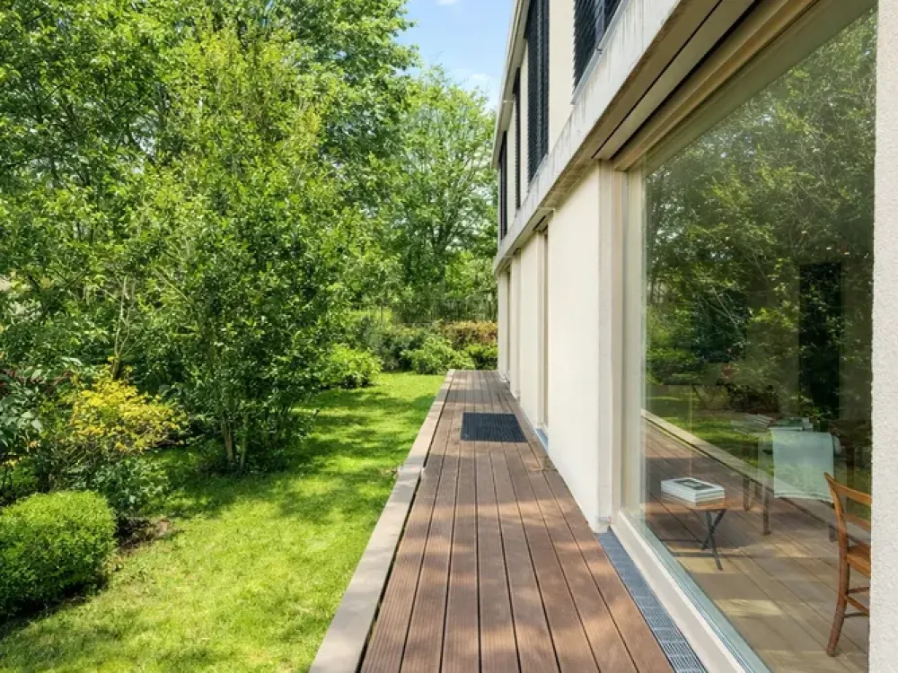 Englischen Garten: Erstklassige Gartenwohnung im zwei Parteienhaus.