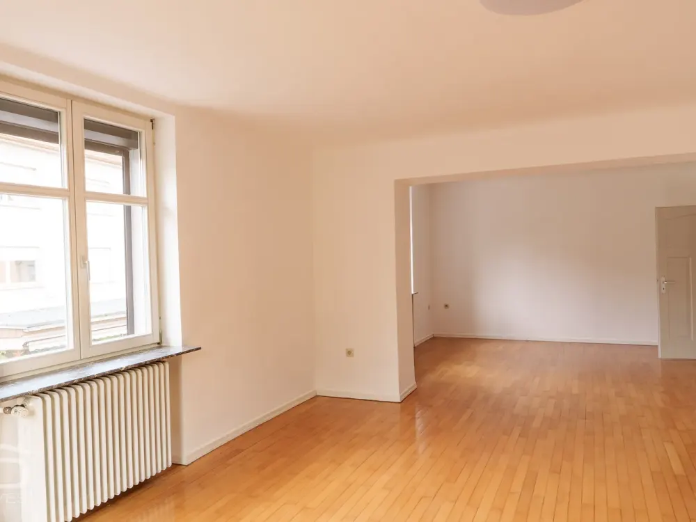 Charmante & helle 2,5 ZKB Wohn mit Tageslichtbad, Balkon & Garten