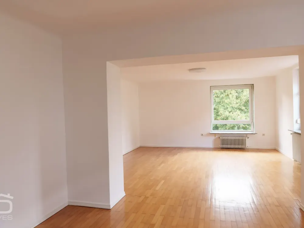 Charmante & helle 2,5 ZKB Wohn mit Tageslichtbad, Balkon & Garten