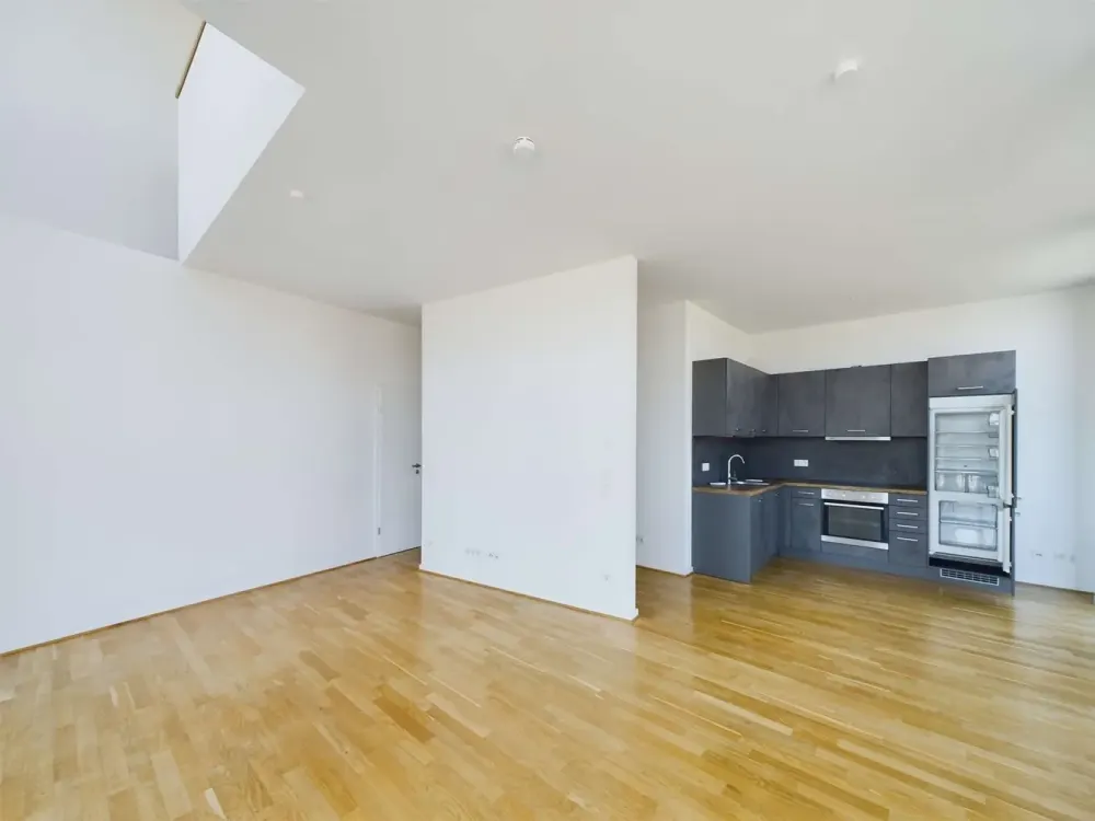 Spacious 2-Room Apartment Near Semperoper, Ideal for Singles + Couples | MaryAnn