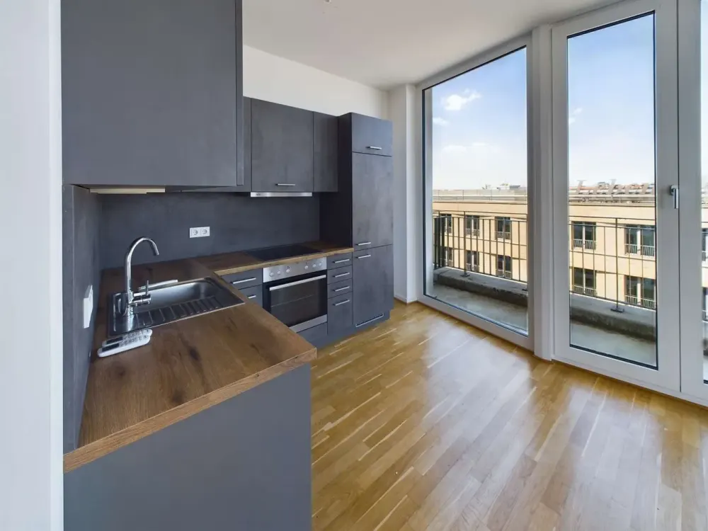 Spacious 2-Room Apartment Near Semperoper, Ideal for Singles + Couples | MaryAnn