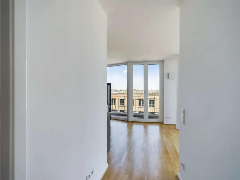 Spacious 2-Room Apartment Near Semperoper, Ideal for Singles + Couples | MaryAnn