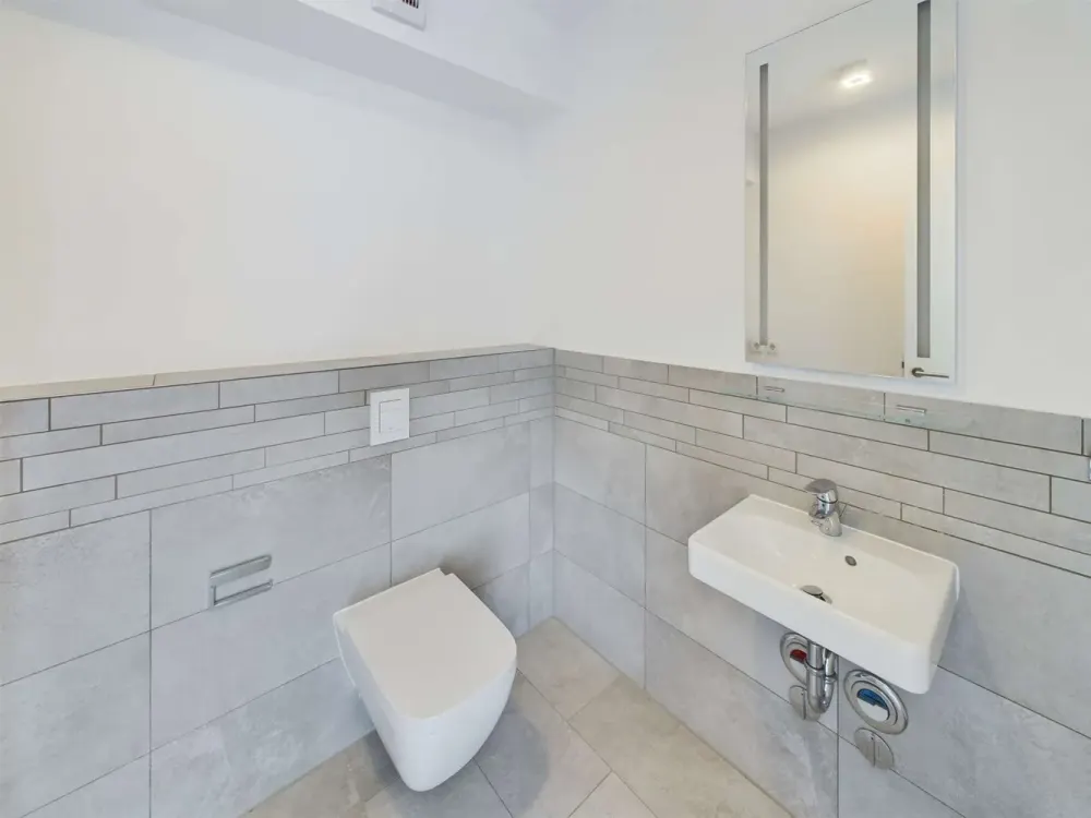 Spacious 2-Room Apartment Near Semperoper, Ideal for Singles + Couples | MaryAnn