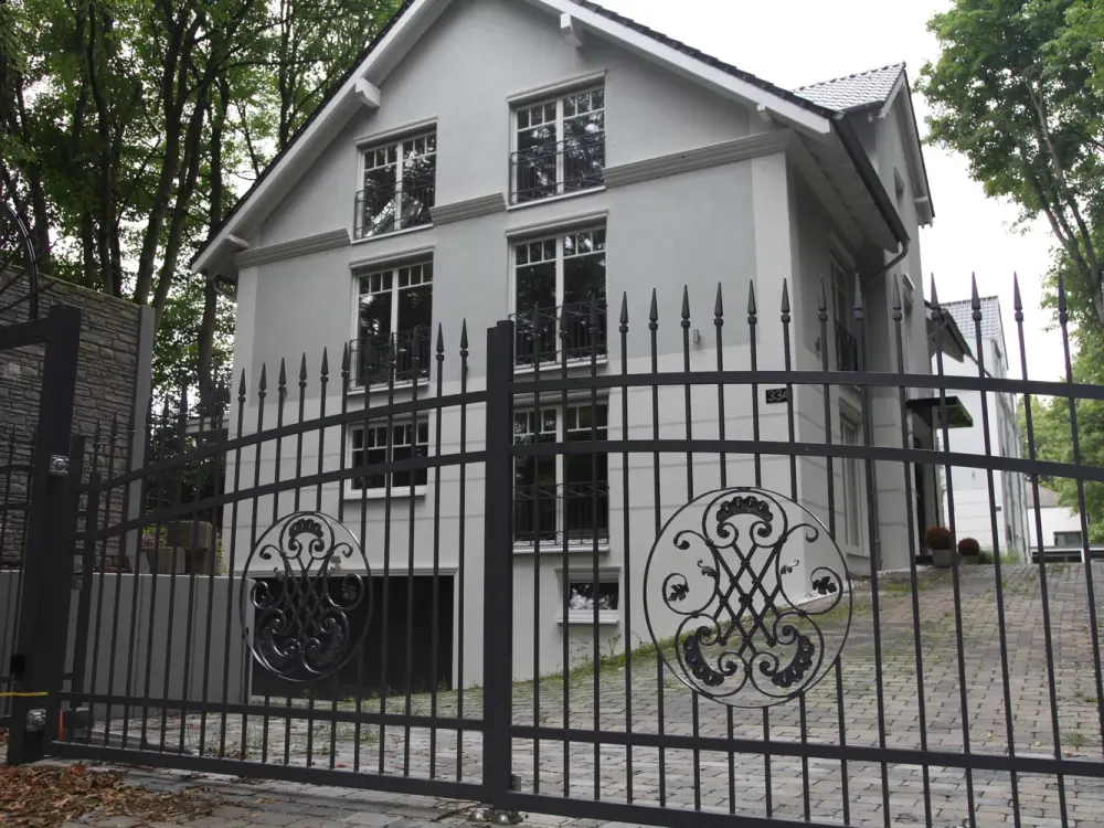 Schöne, geräumige vier Zimmer Wohnung mit dem Garten in Düsseldorf, Ludenberg