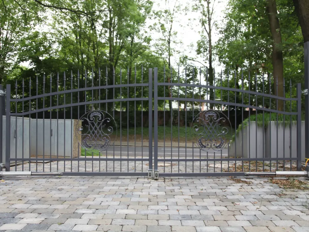 Schöne, geräumige vier Zimmer Wohnung mit dem Garten in Düsseldorf, Ludenberg