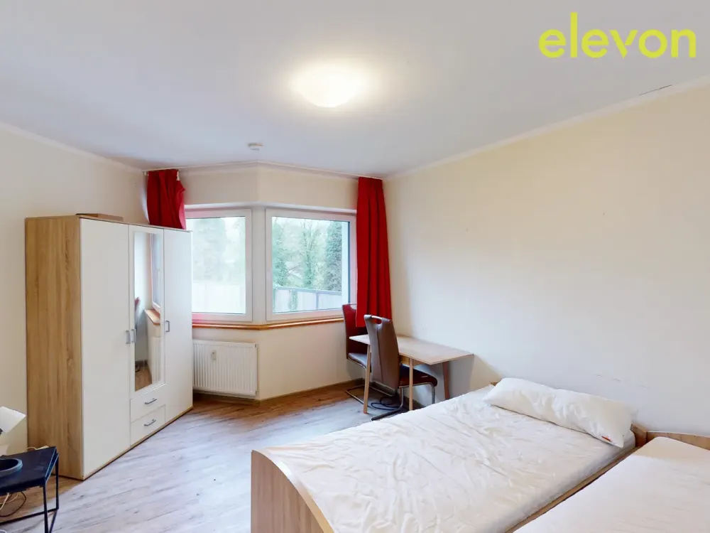 Furnished Shared Room in Women's Shared Flat in Central Location for Students and Trainees