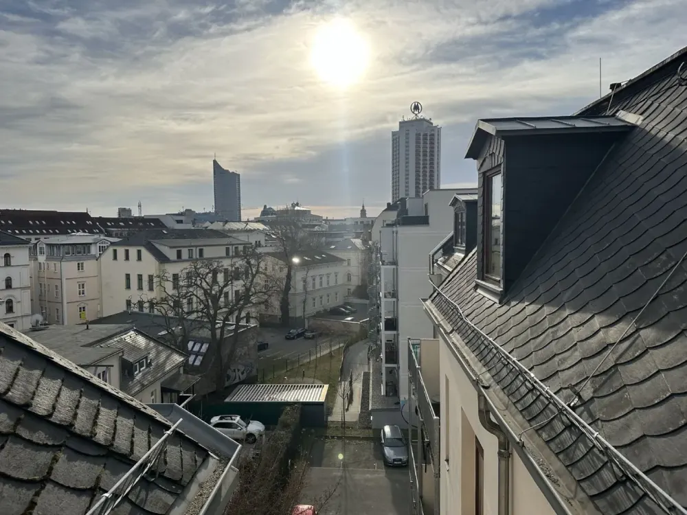 Helle Dachgeschosswohnung mit Balkon im Leipziger Zentrum