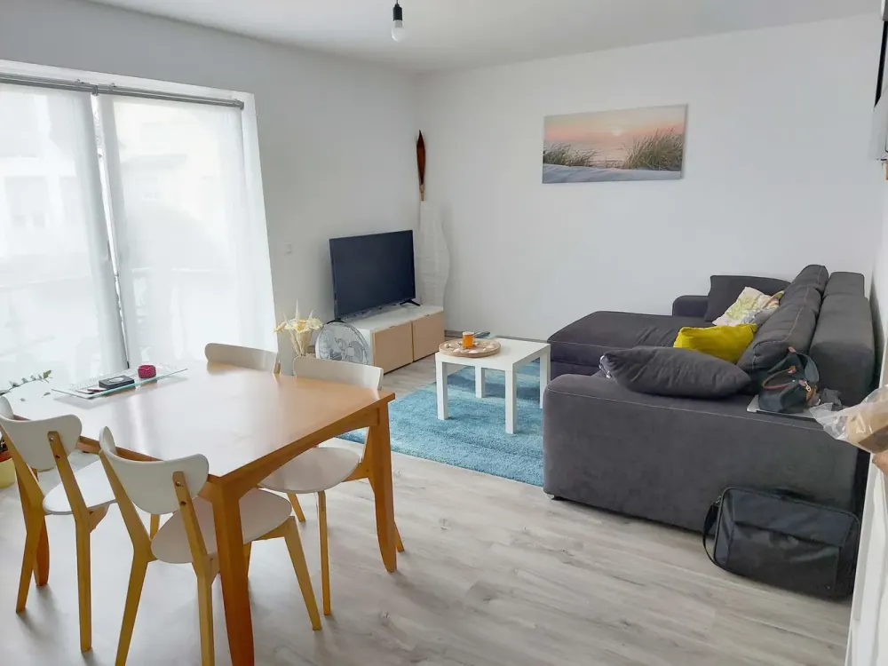Like-new 3-room apartment, underfloor heating, fitted kitchen, balcony, video intercom, no commission