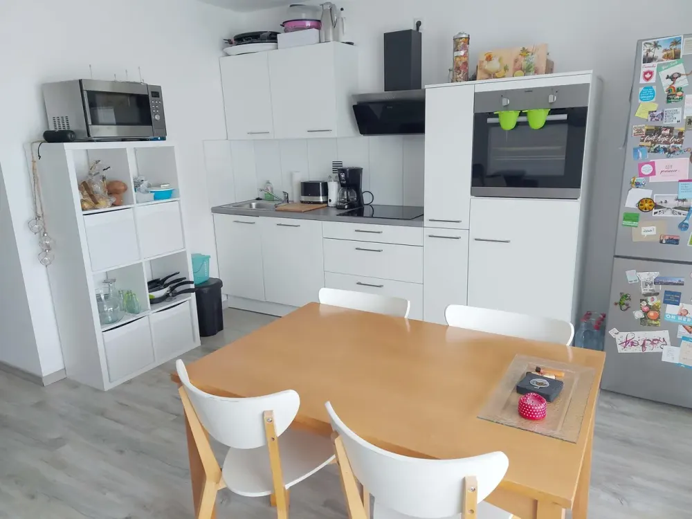 Like-new 3-room apartment, underfloor heating, fitted kitchen, balcony, video intercom, no commission