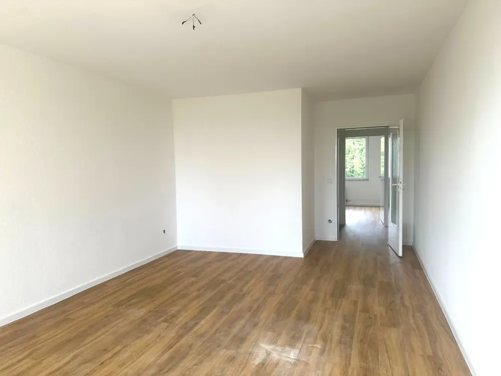 Nicely Laid Out 3-Room Apartment with Balcony!