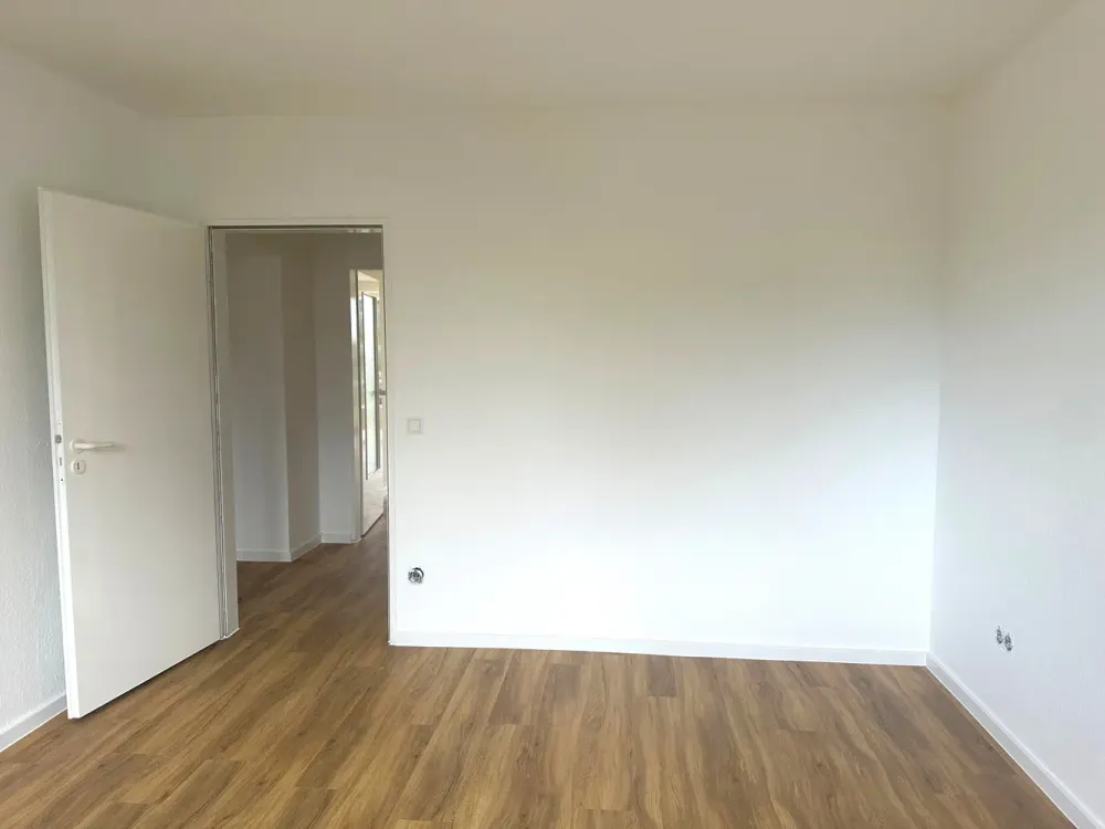 Nicely Laid Out 3-Room Apartment with Balcony!