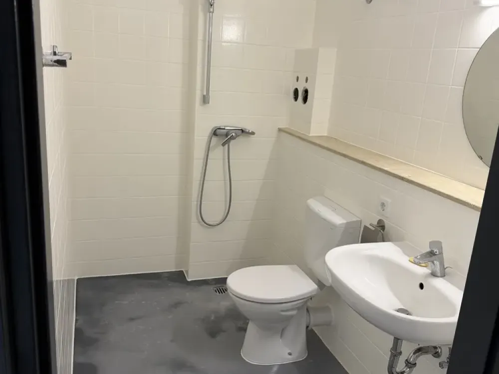1 Zimmer single-Appartement barrierefrei mit EBK, möbliert. Grünwinkel Citynah