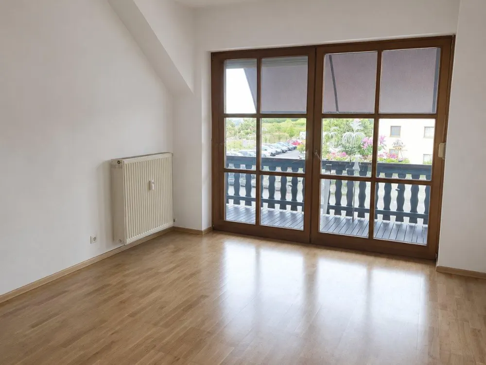 Helle 3-Raum-Wohnung: Balkon & Einbauküche, Ruhelage nahe Nova