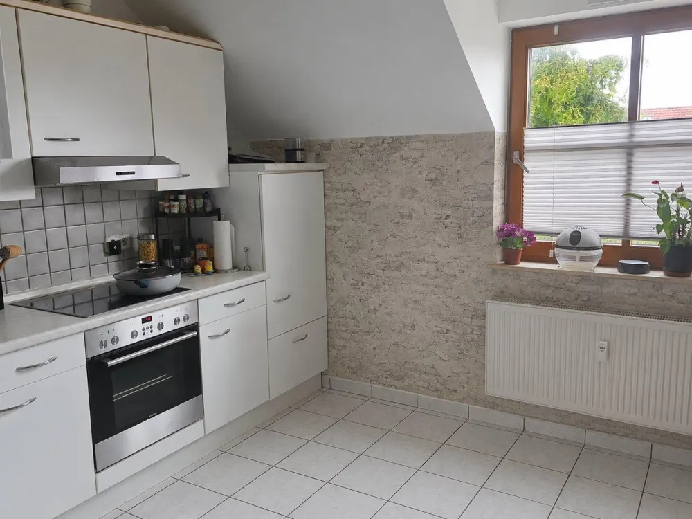 Helle 3-Raum-Wohnung: Balkon & Einbauküche, Ruhelage nahe Nova